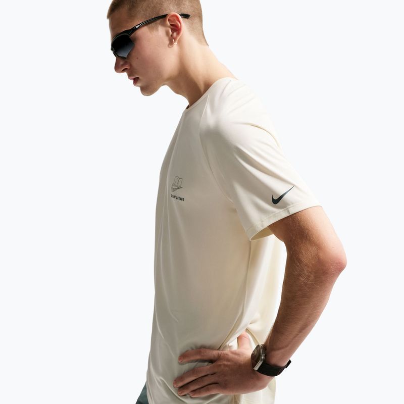 Pánské běžecké tričko Nike Stride Dri-Fit ADV coconut milk 6