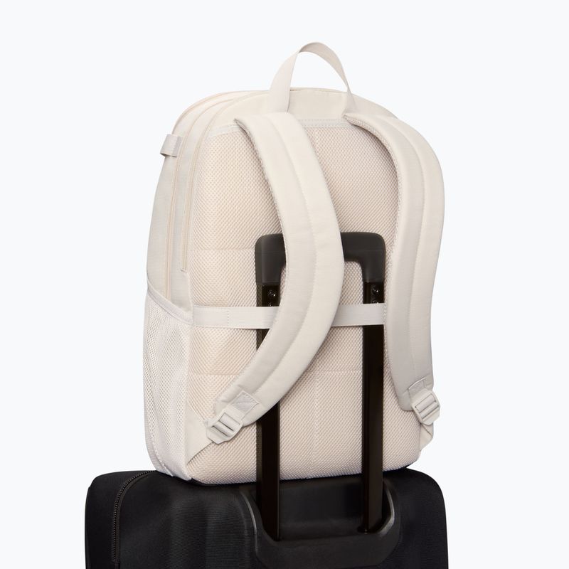 Batoh Nike Brasilia 24 l light bone/black/black 6