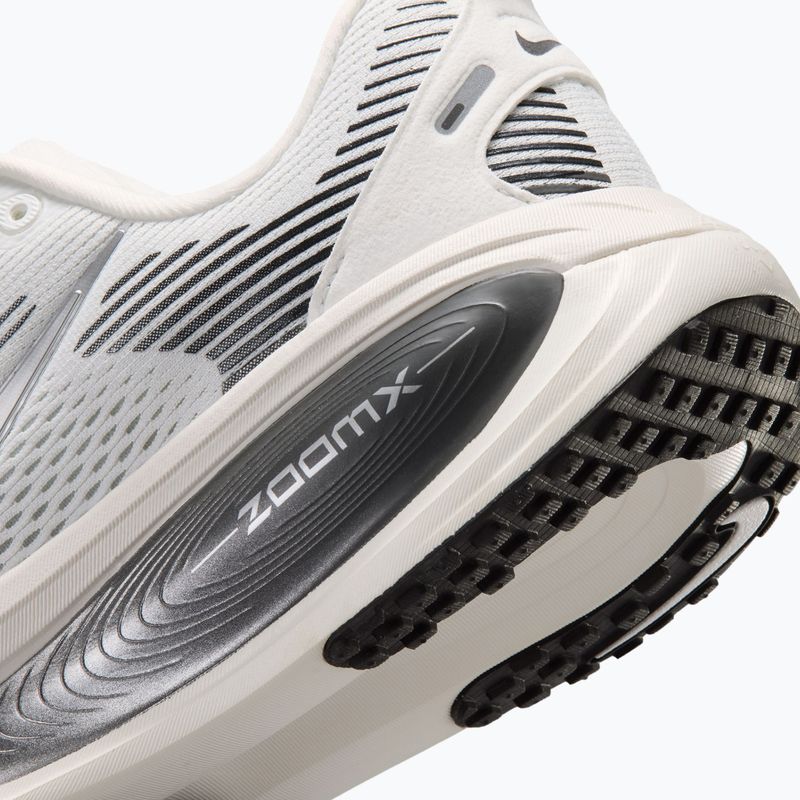 Dámské běžecké boty Nike Vomero 18 summit white/sail/metallic silver 13