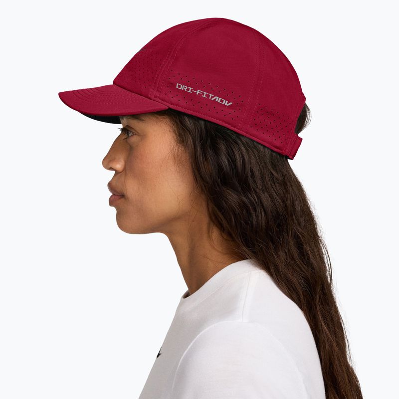 Kšiltovka Nike Dri-FIT ADV Club team red/pale ivory 3