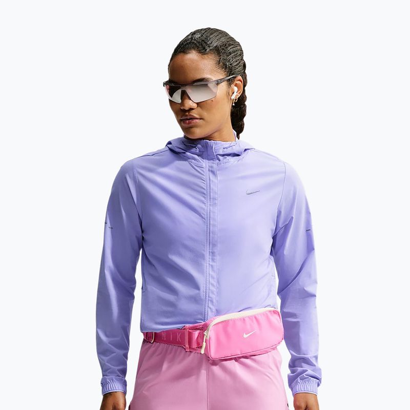 Dámská běžecká bunda Nike Swift Repel Packable purple pulse