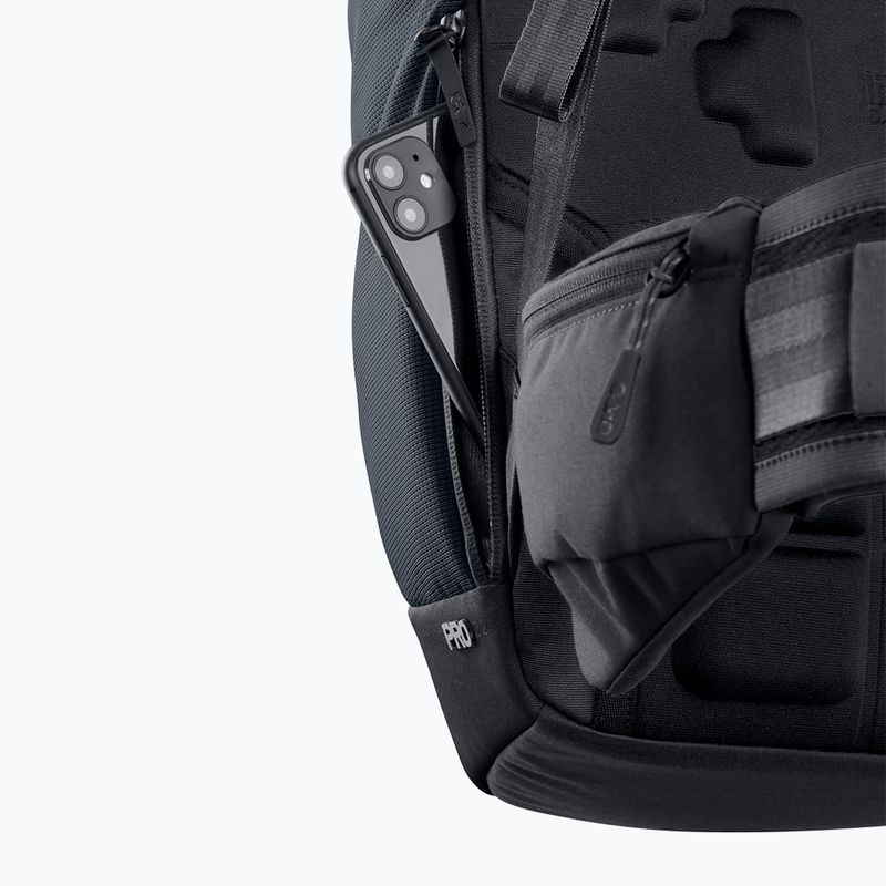 Cyklistický batoh EVOC Commute Pro 22 l black 12
