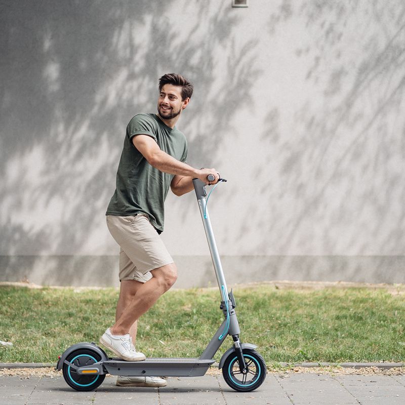 Motus Scooty 10 plus 2022 stříbrný elektrický skútr 12